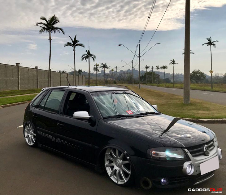 VW Gol Track rebaixado com rodas Volcano Evidence aro 18x6