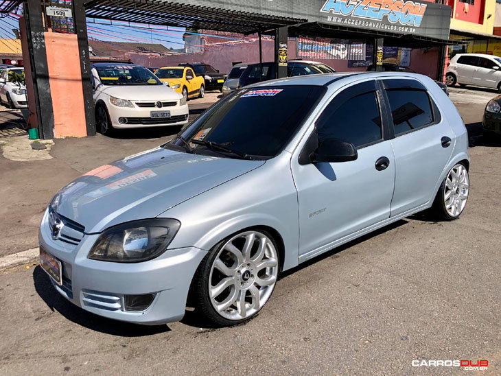 Celta rebaixado com rodas Volcano Wheels London aro 17″