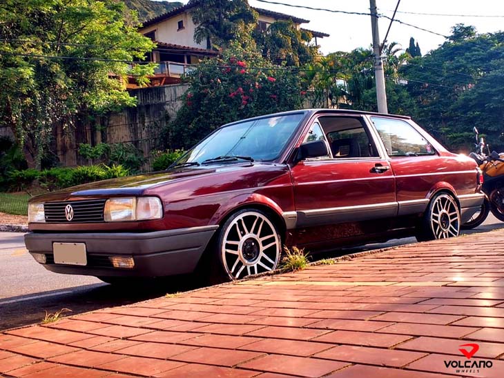 Gol rebaixado com rodas Volcano SnowFlakes GT aro 17