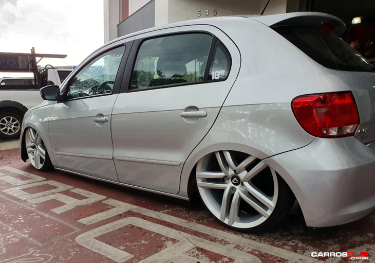 Gol G6 rebaixado com rodas Volcano Wheels New Strong aro 18″