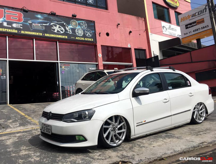 voyage branco com roda preta