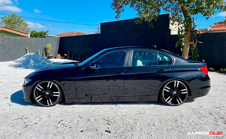 BMW 320i Sport Turbo rebaixada com rodas aro 20