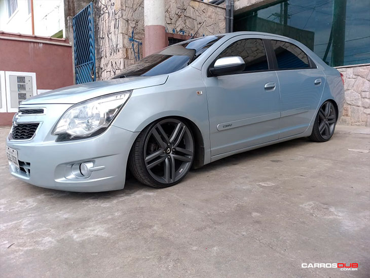 Chevrolet Cobalt rebaixado com new strong aro 17