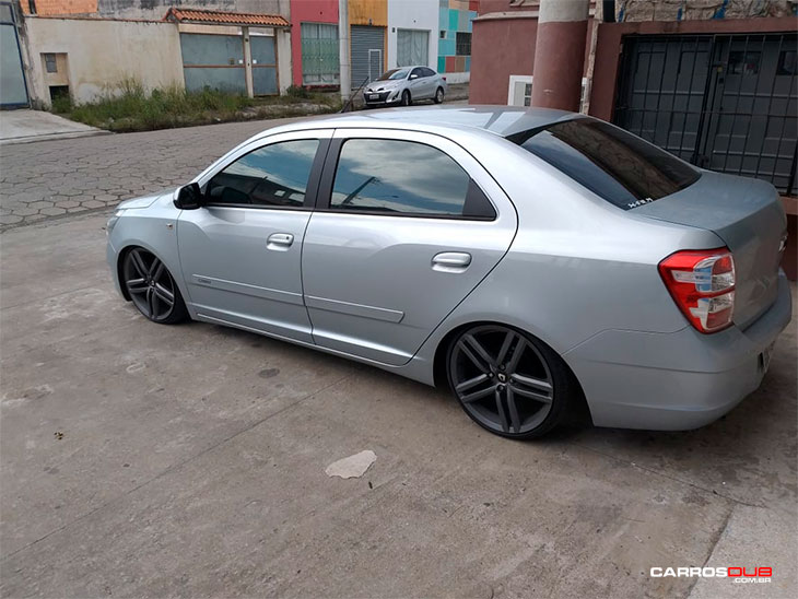 Chevrolet Cobalt rebaixado com new strong aro 17