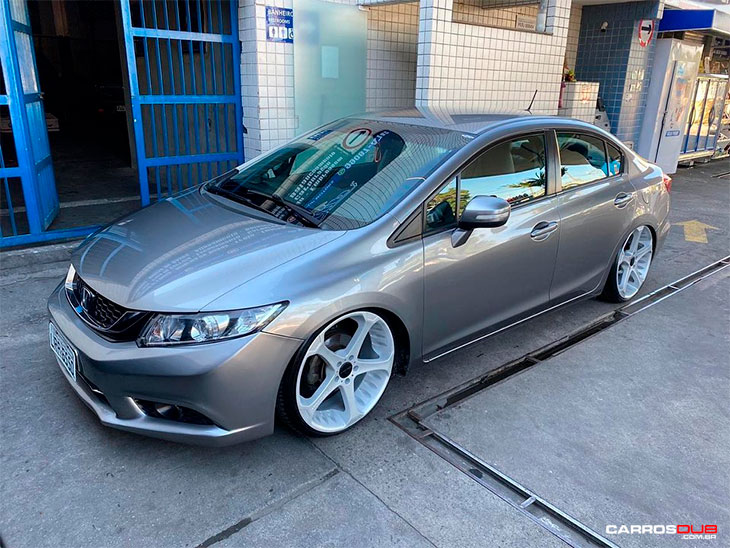 Honda Civic rebaixado aro 20