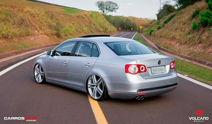 Jetta MK5 rebaixado com rodas Volcano New Strong aro 20