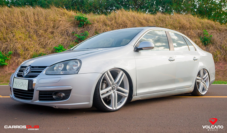 Jetta MK5 rebaixado com rodas Volcano New Strong aro 20