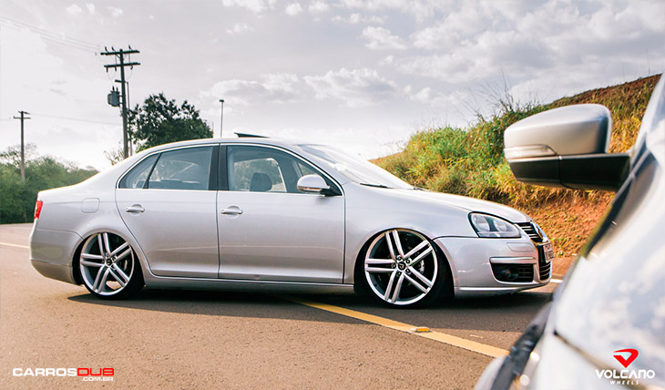 Jetta MK5 rebaixado com rodas Volcano New Strong aro 20