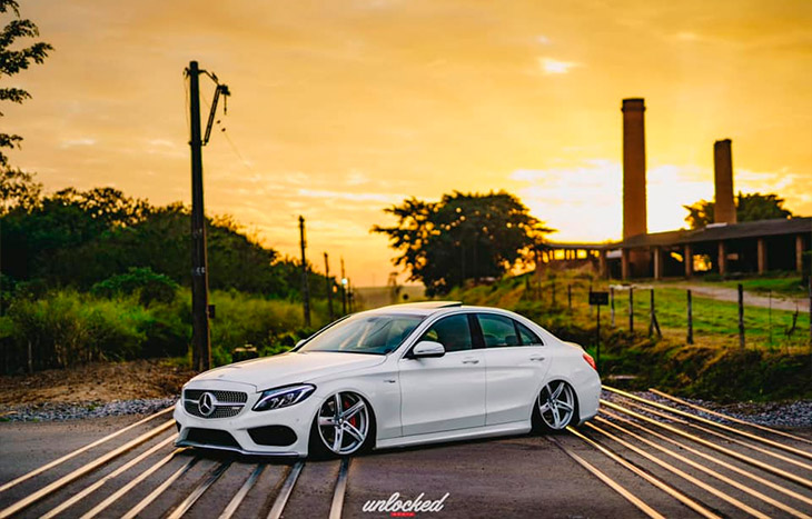 Mercedes C250 AMG rebaixada roda 20