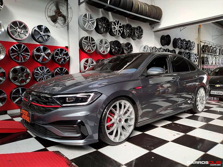 Novo Jetta GLi rebaixado com rodas aro 20″