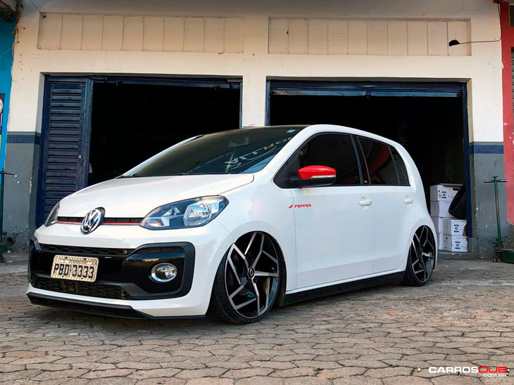 VW UP Pepper rebaixado Volcano mark 8 aro 18