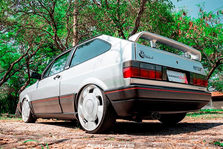 VW Gol G2 rebaixado com rodas Volcano V10 Orbital aro 18