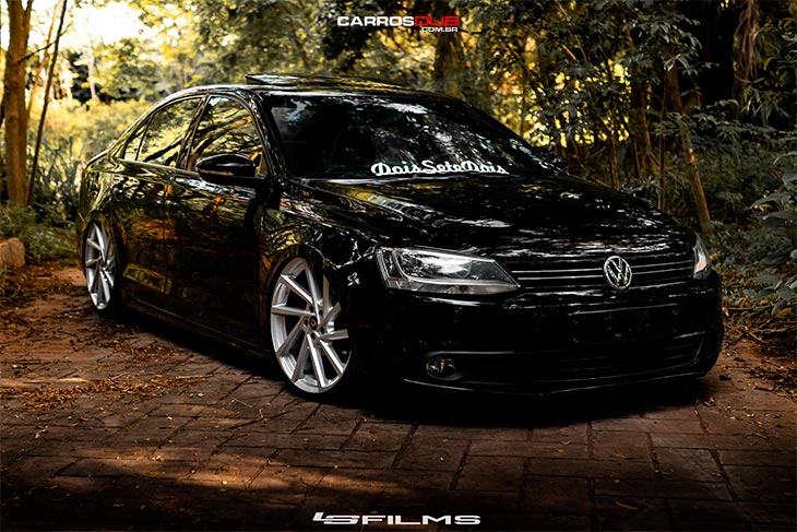 Jetta MK6 rebaixado com rodas Volcano RSeven aro 20