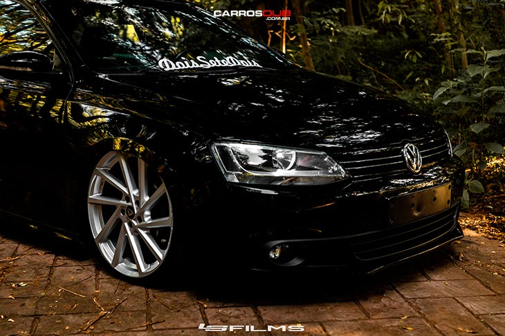 Jetta MK6 rebaixado com rodas Volcano RSeven aro 20