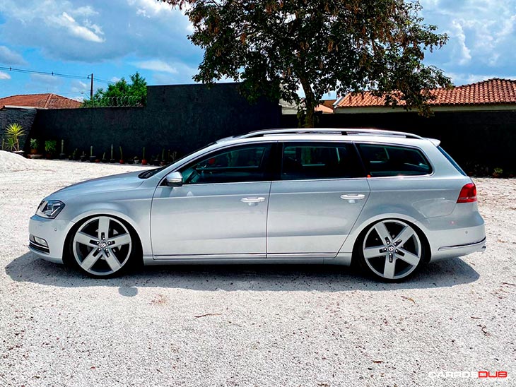 Passat Variant rebaixada com rodas Volcano Strong aro 20