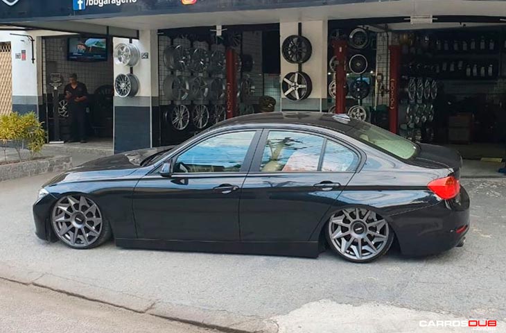 BMW 320i rebaixada com rodas 20″ e Suspensão a ar