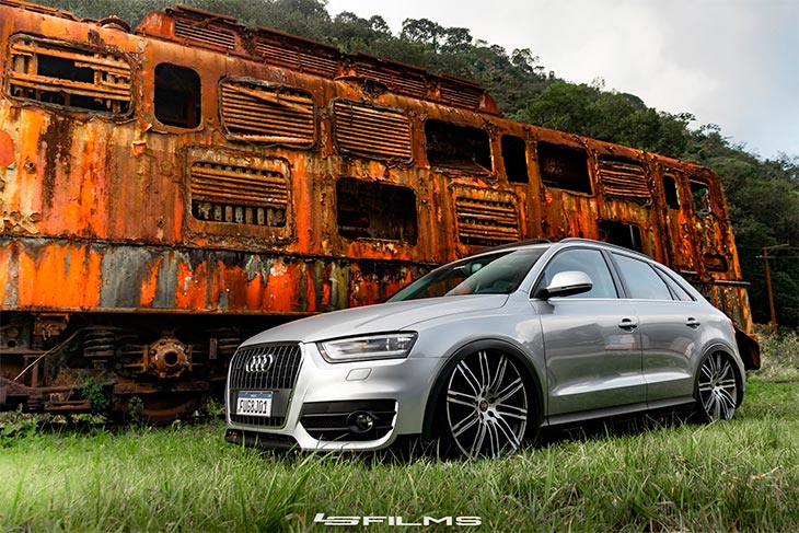 Audi Q3 rebaixada com rodas porsche aro 22