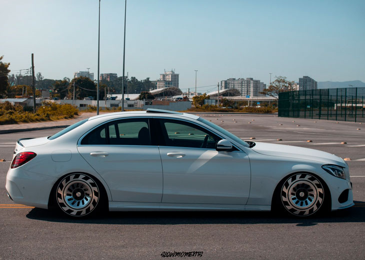 Mercedes C250 rebaixada com rodas Radi8 aro20