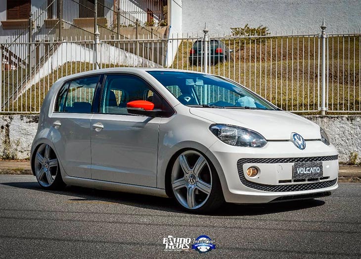 UP TSI rebaixado com roda Volcano aro 18