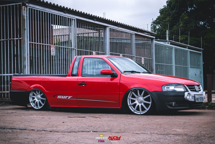 somautomotivo  Hilux rebaixada, Fotos de carros rebaixados, Saveiro surf  rebaixada