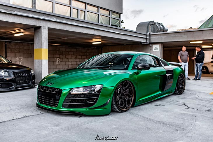 Audi R8 V8 com rodas Rotiform aro 20