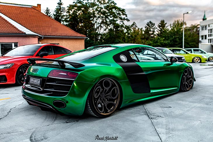 Audi R8 V8 com rodas Rotiform aro 20