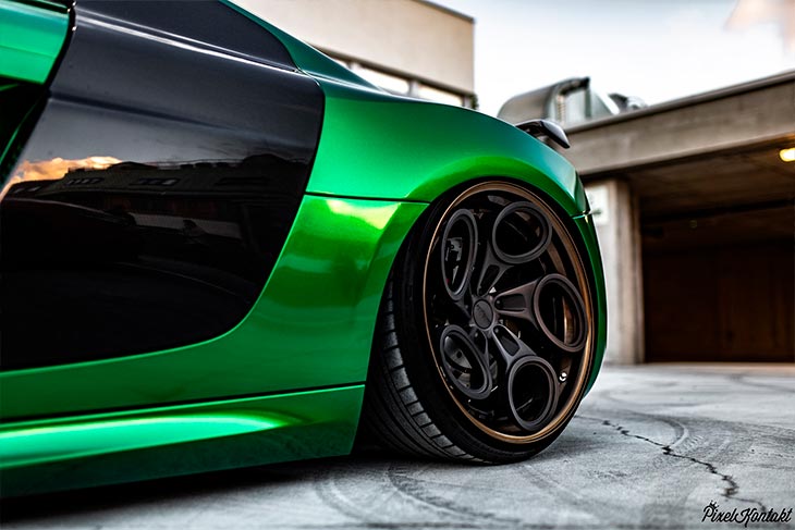 Audi R8 V8 com rodas Rotiform aro 20