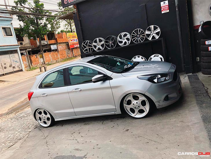 Ford Ka rebaixado com rodas Volcano aro 18