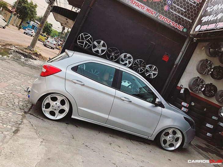 Ford Ka rebaixado com rodas Volcano aro 18