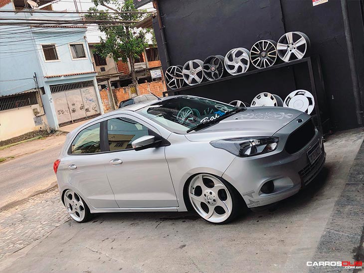 Ford Ka rebaixado com rodas Volcano aro 18