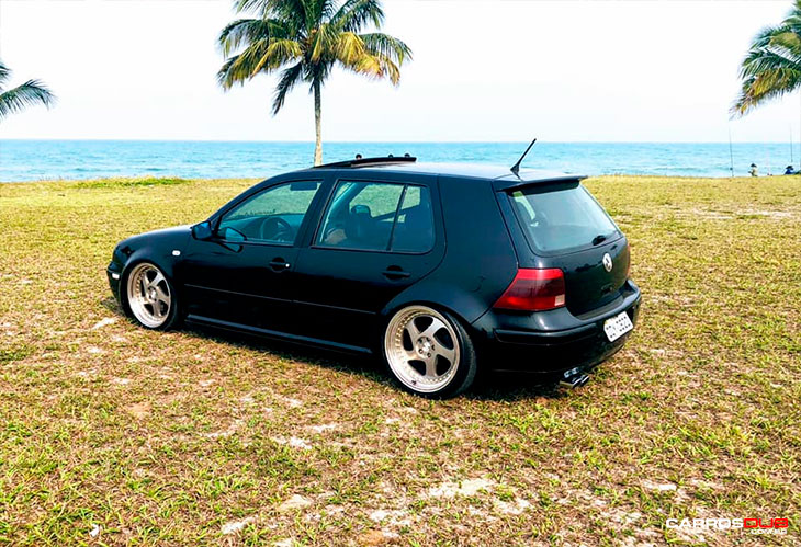 Golf 2.0 2001 com rodas duas talas aro 18