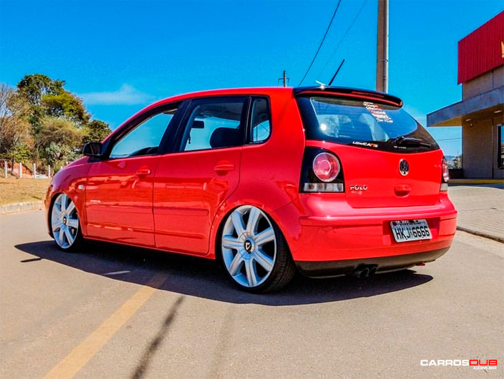 VW Polo Hatch com rodas Volcano aro 18