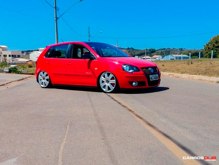 VW Polo Hatch com rodas Volcano aro 18