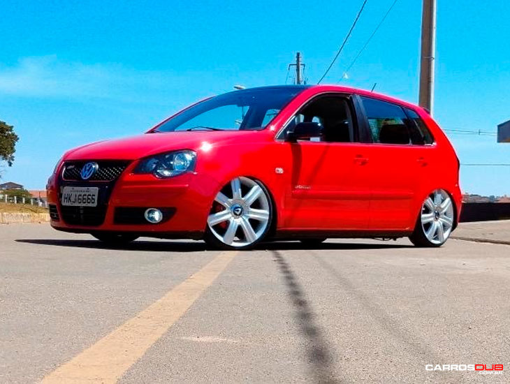 VW Polo Hatch com rodas Volcano aro 18