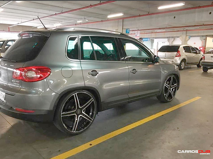 VW Tiguan TSI com rodas AMG GT aro 22