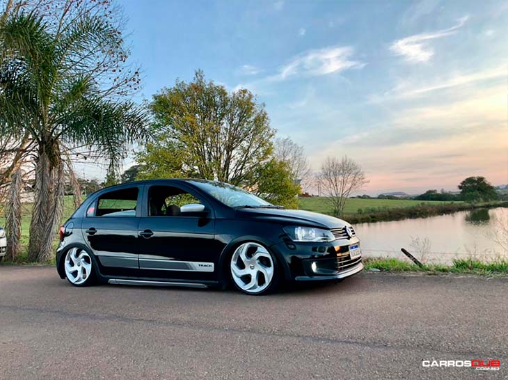 VW Gol Seleção rebaixado