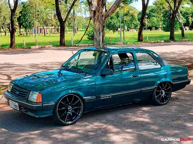 Chevette rebaixado com rodas da mercedes aro 18