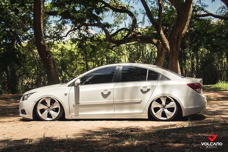 Cruze com rodas Volcano Evolution aro 20