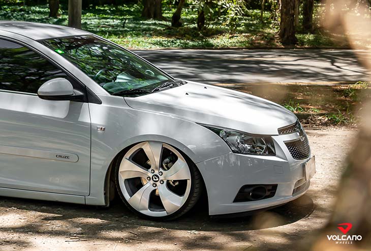 Cruze com rodas Volcano Evolution aro 20