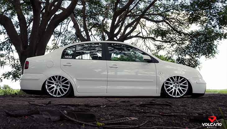 Polo Sedan com rodas Volcano Limited 18