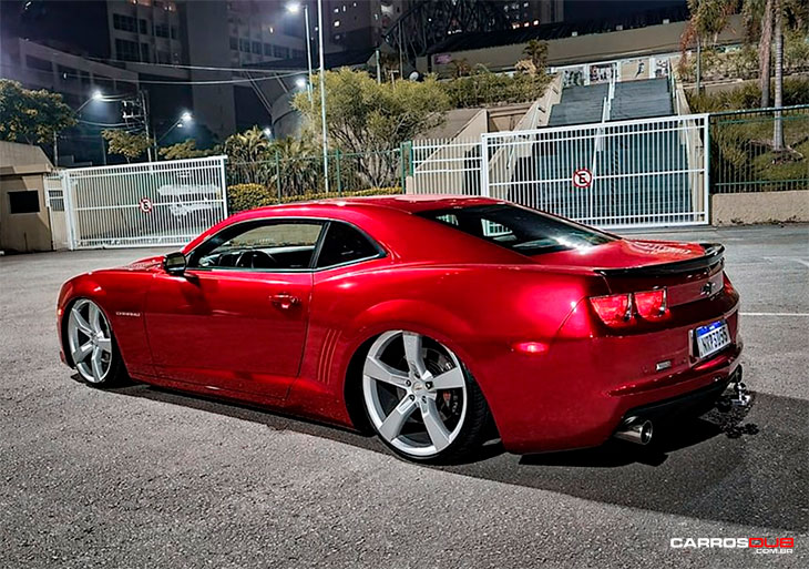 Camaro SS vermelho rebaixado