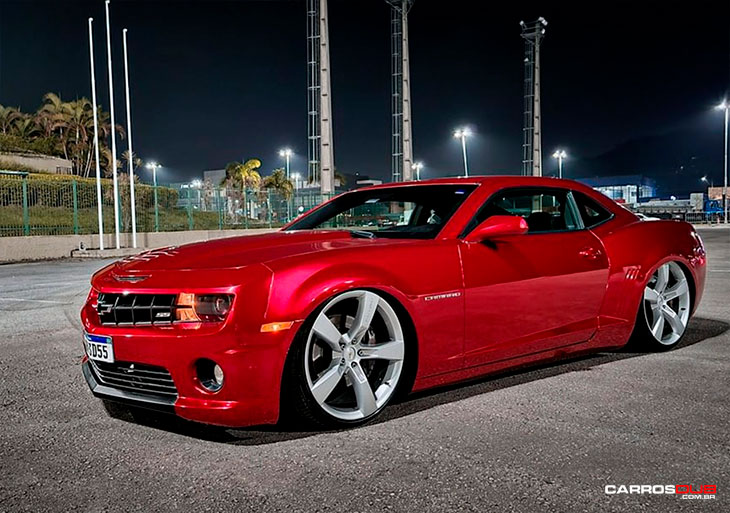 Camaro SS vermelho rebaixado