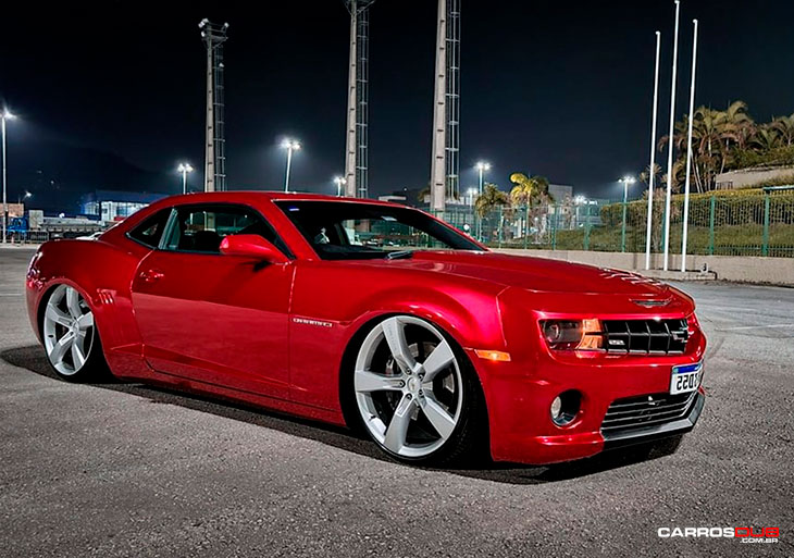 Camaro SS vermelho rebaixado