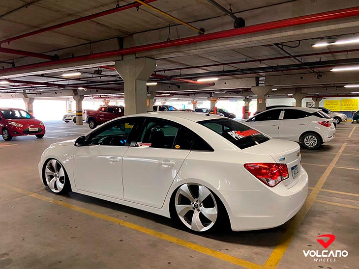 GM Cruze rebaixado