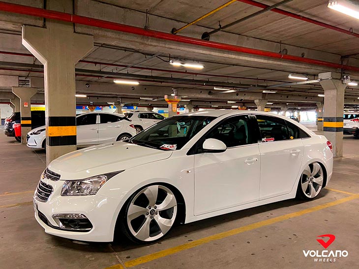 GM Cruze rebaixado