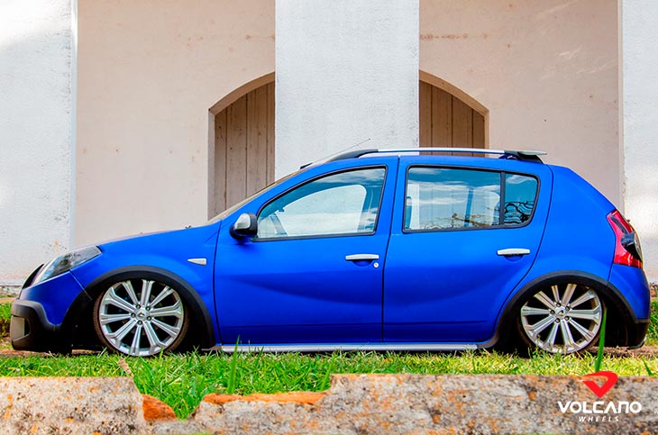 Renault Sandero baixo