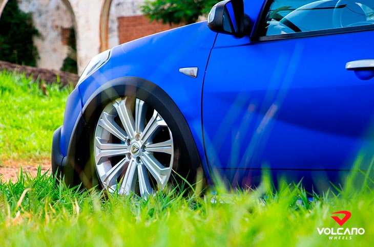 Renault Sandero baixo