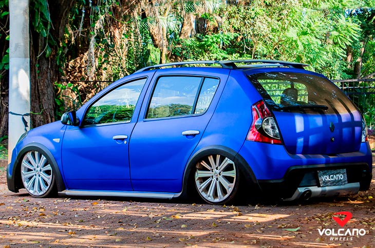 Renault Sandero baixo