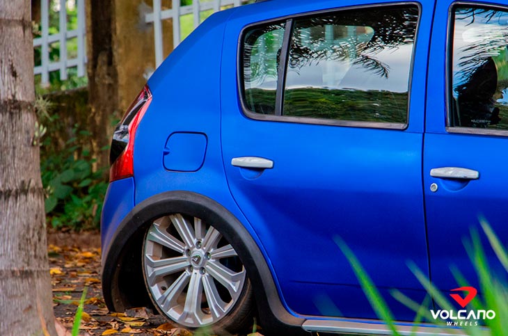 Renault Sandero baixo