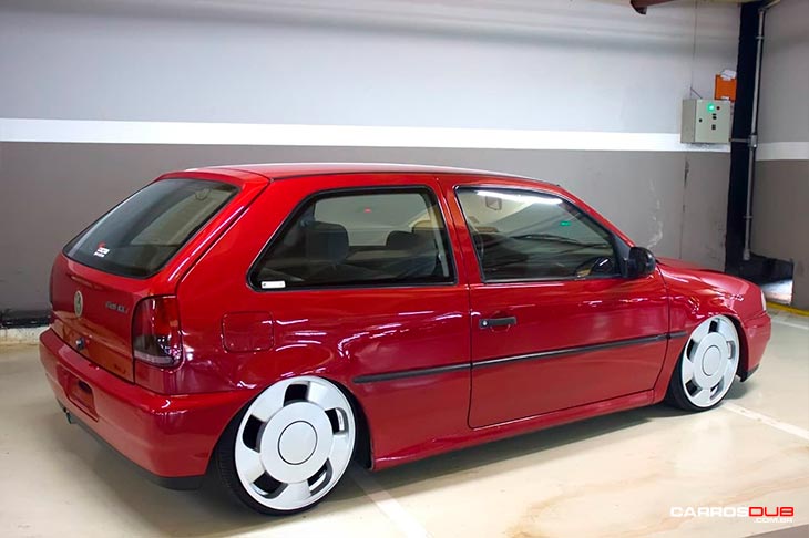 VW Gol G2 rebaixado com rodas Volcano V10 Orbital aro 18